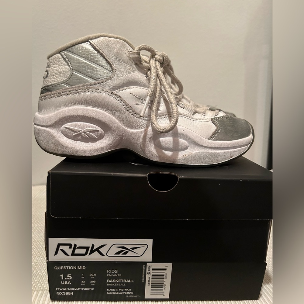 Reebok Question Mid basketball shoe girls white with silver Size 1.5 kids.